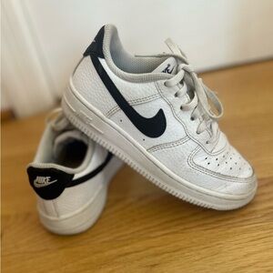 Nike White and Black Sneakers